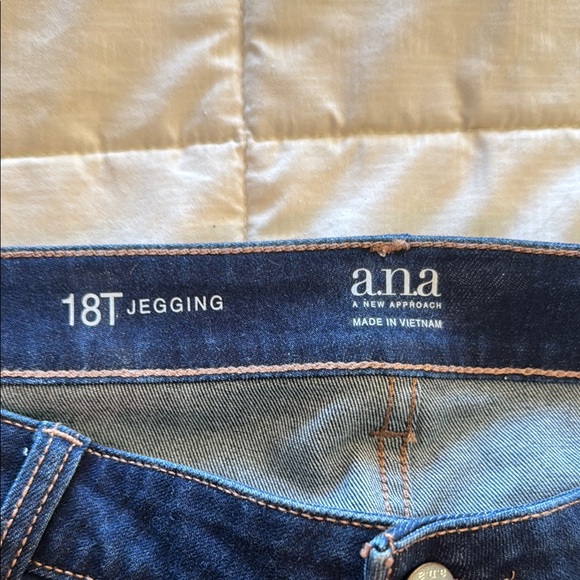 a.n.a Blue Jeggings with Comfortable Fit - Picture 3 of 5